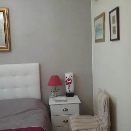 Les Petites Roches Bed & Breakfast *